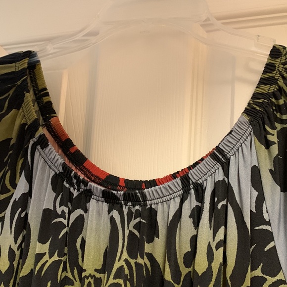 Chico stretch multi color tunic with beautiful bell sleeves. - Picture 5 of 5